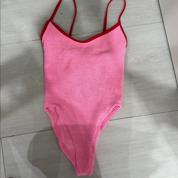 Pamela Swim Contrast
Bubblegum/Red - Picture 7 of 8